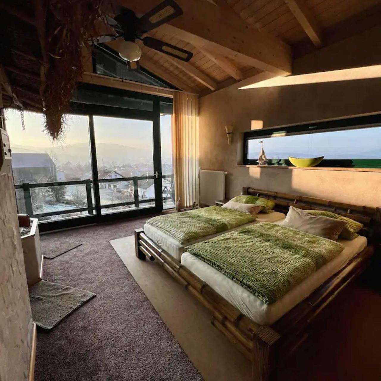 Suedlaendisches Chalet Mit Hauseigener Sauna Viechtach Eksteriør billede
