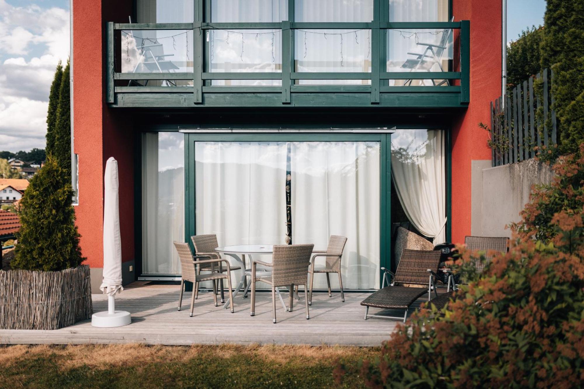 Suedlaendisches Chalet Mit Hauseigener Sauna Viechtach Eksteriør billede